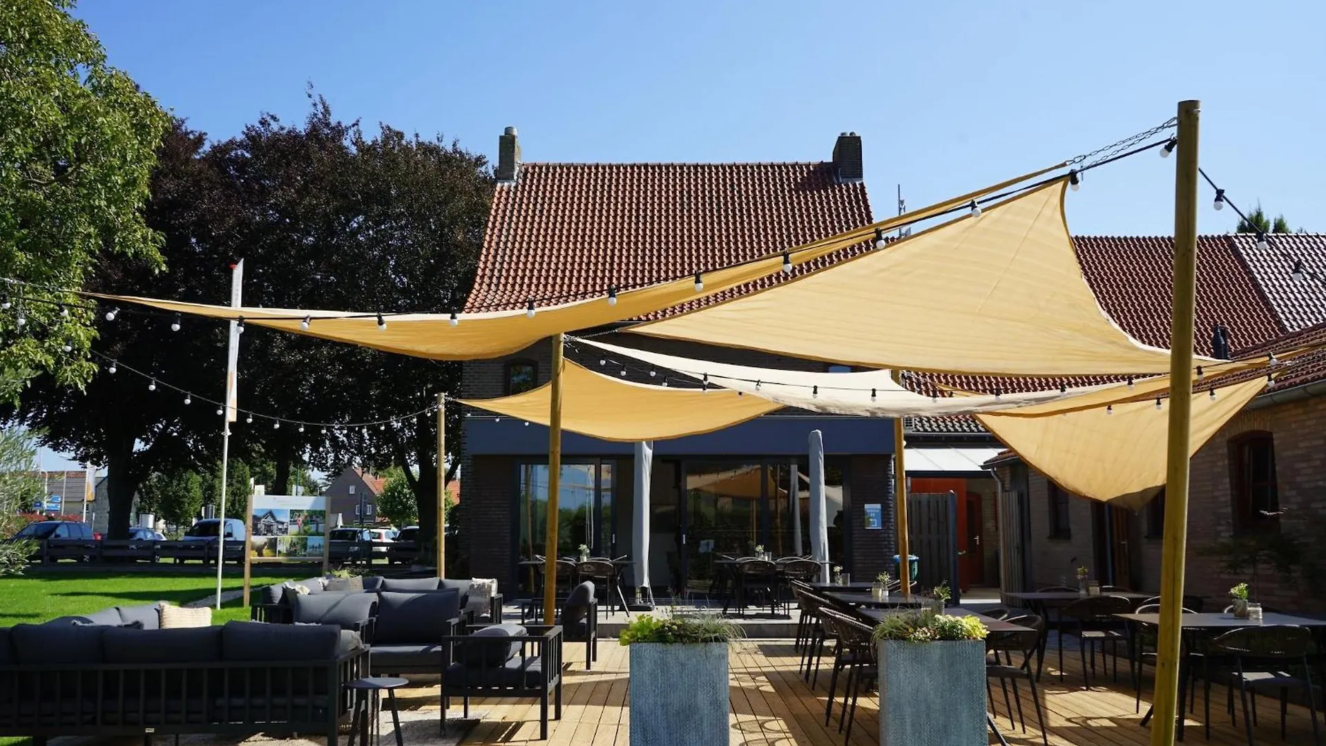 Nice Chalet With Terrace, 9 Km From Maastricht Berg en Terblijt